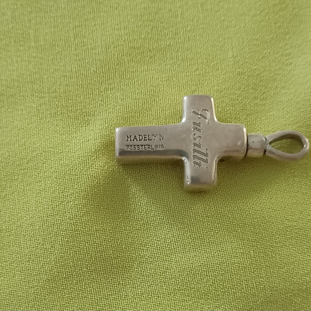 Fusilli Silver Cross Necklace - Picture 4 of 5